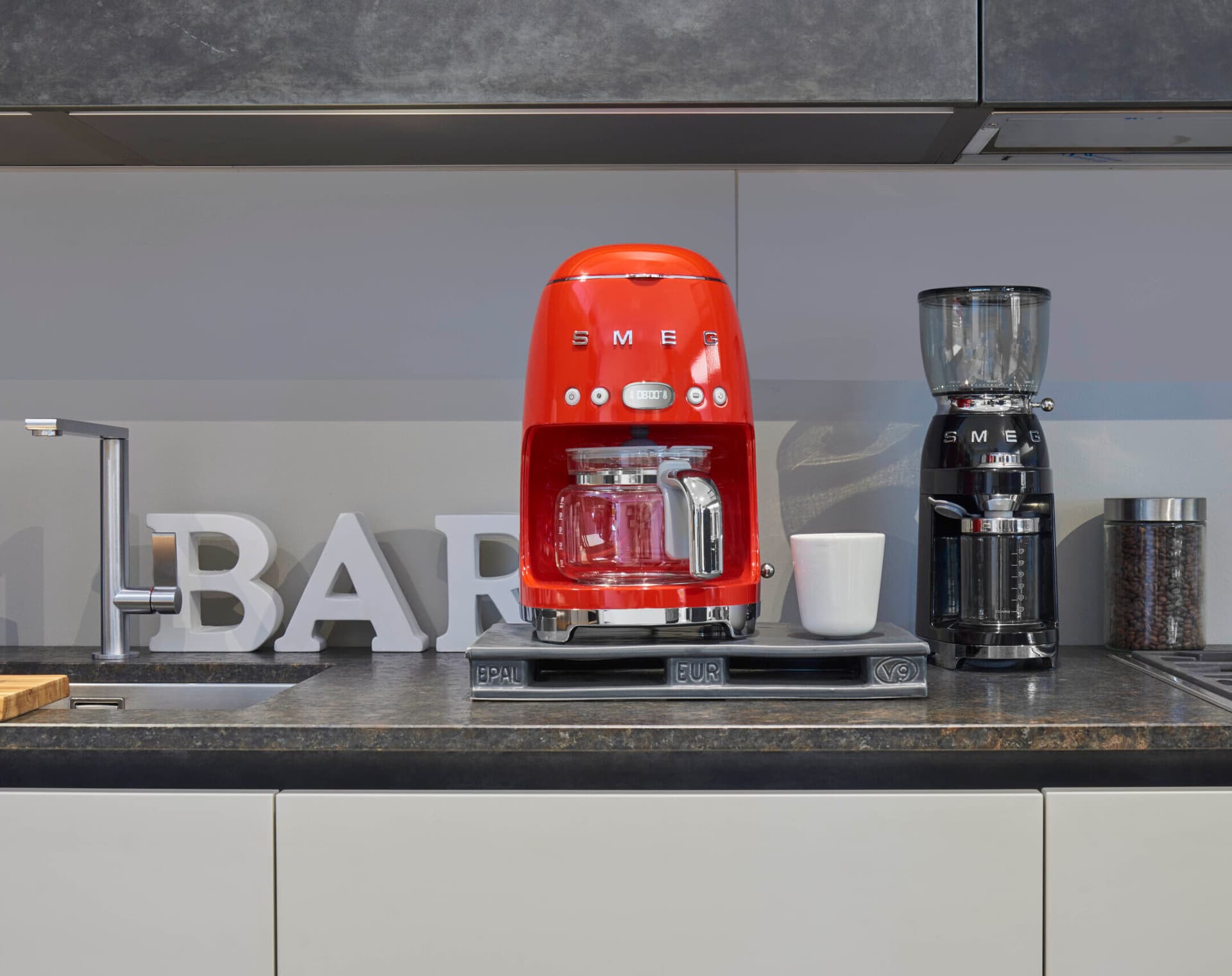 SMEG DCF02RDEU filterkoffiemachine rood (afbeelding 2 van 2)