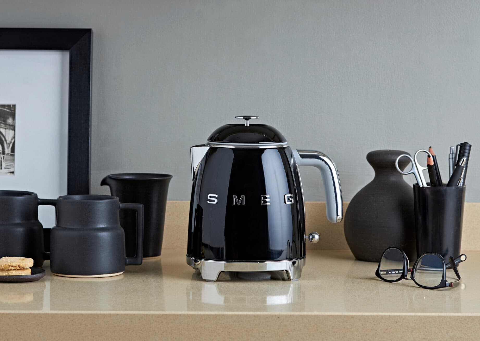 SMEG KLF05BLEU waterkoker zwart (afbeelding 2 van 2)