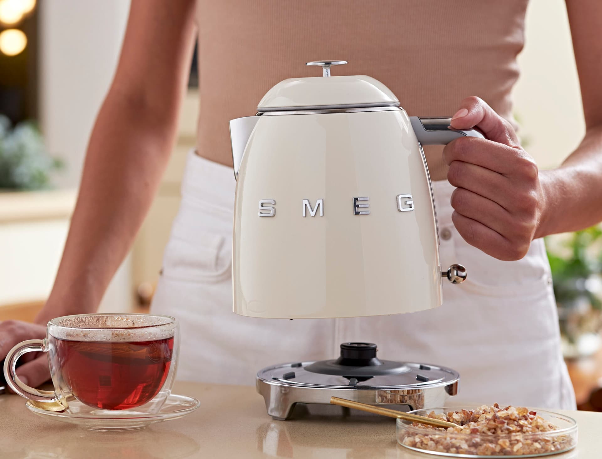 SMEG KLF05CREU waterkoker crème (afbeelding 2 van 2)