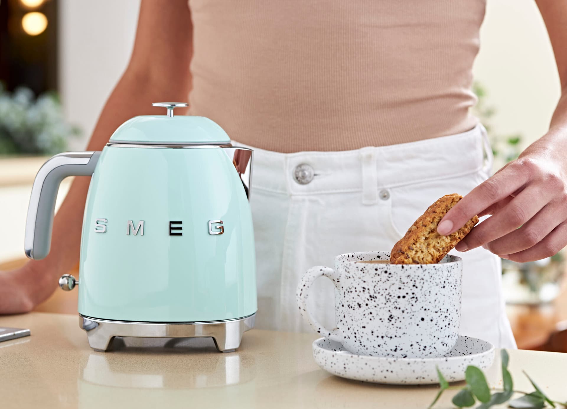 SMEG KLF05PGEU waterkoker pastelgroen (afbeelding 2 van 2)