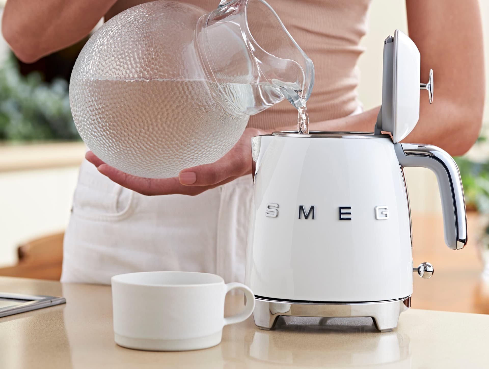 SMEG KLF05WHEU waterkoker wit (afbeelding 2 van 2)