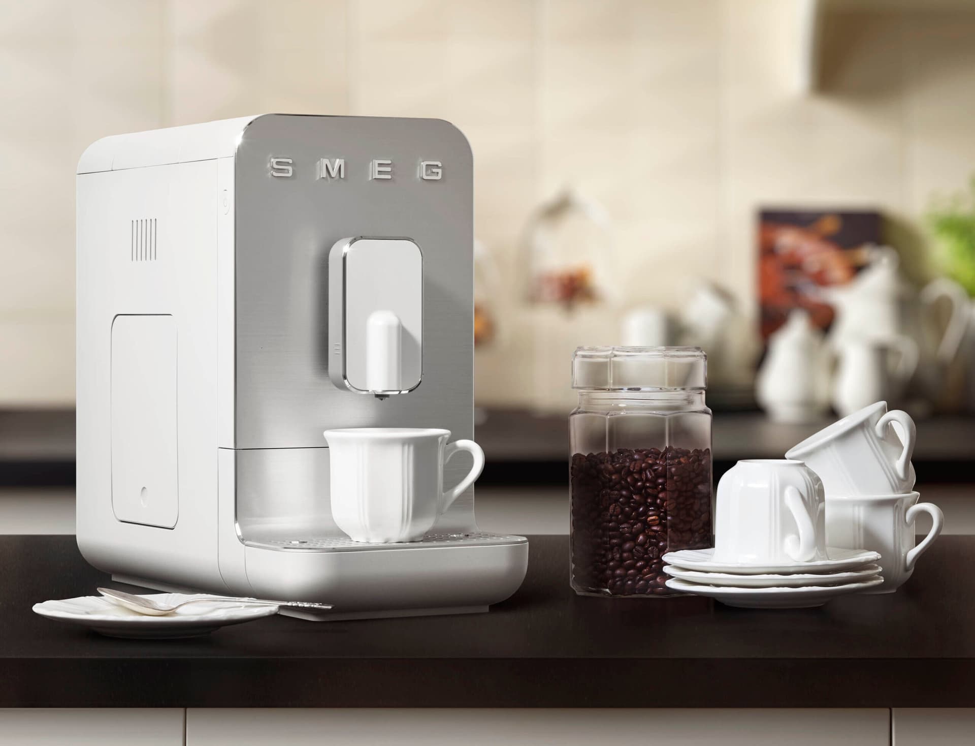 SMEG BCC11WHMEU koffiemachine mat wit (afbeelding 2 van 3)