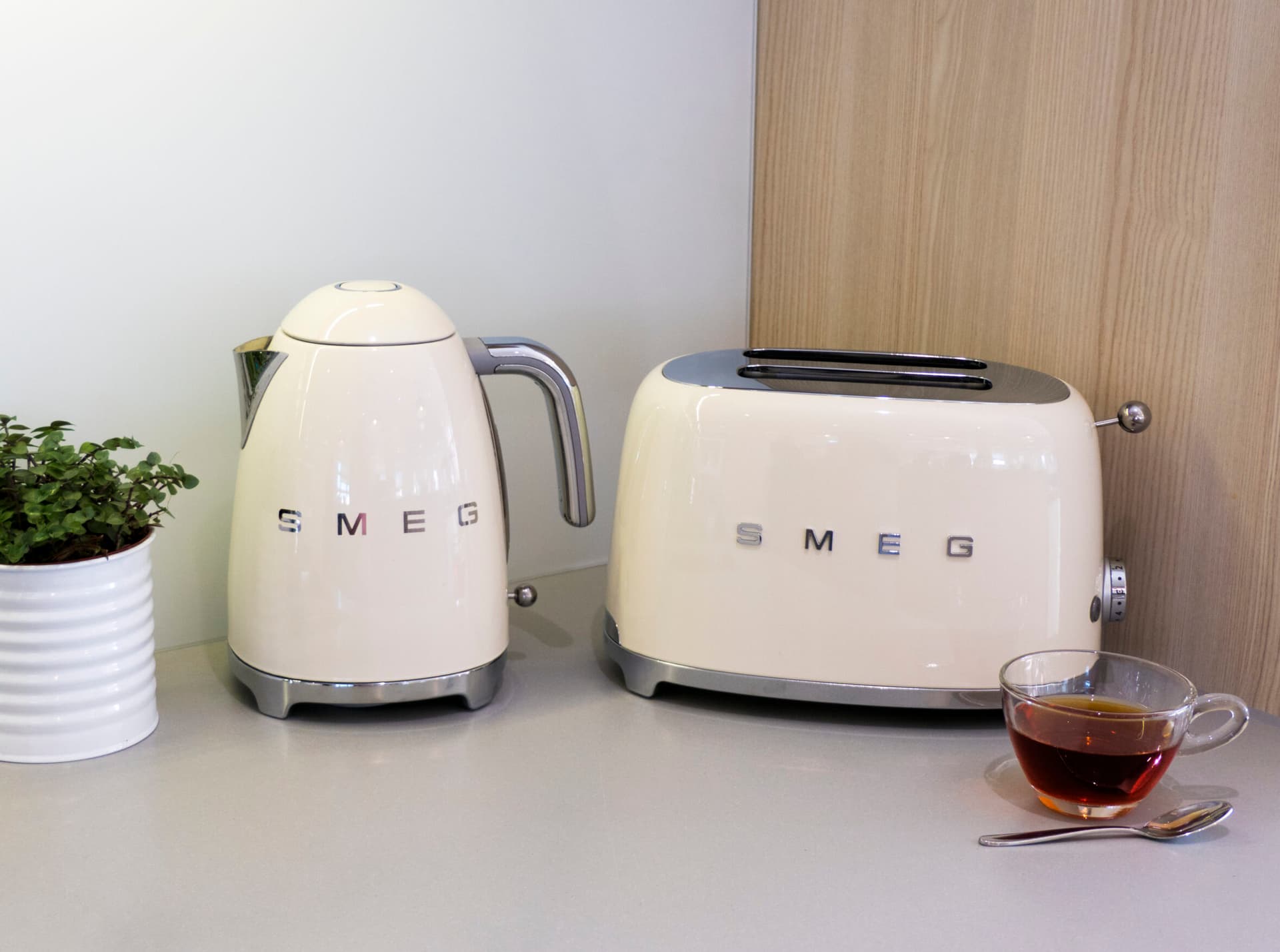 SMEG TSF01CREU broodrooster crème (afbeelding 2 van 2)