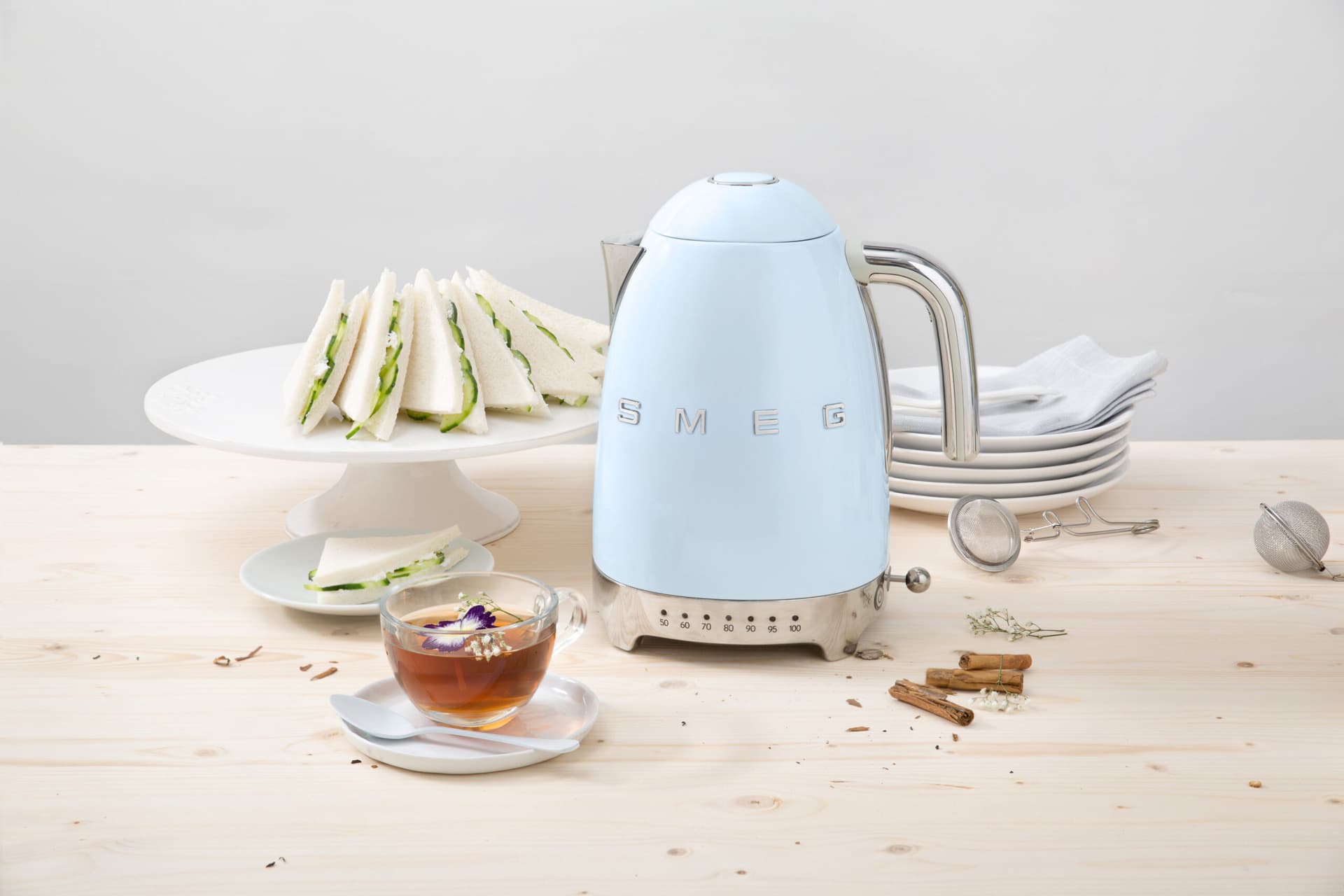 SMEG KLF04PBEU waterkoker pastelblauw (afbeelding 2 van 3)