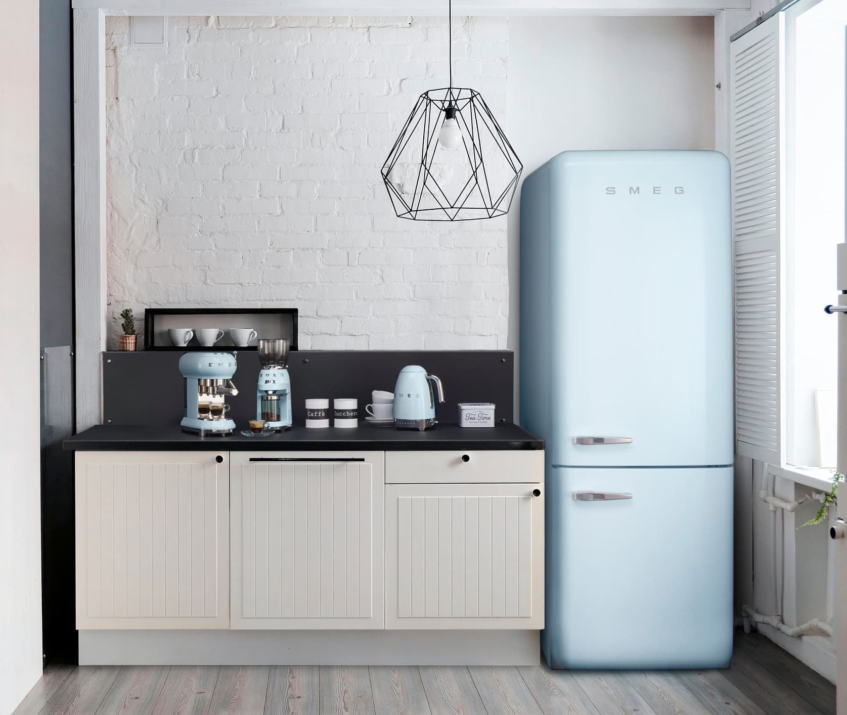 SMEG KLF04PBEU waterkoker pastelblauw (afbeelding 3 van 3)