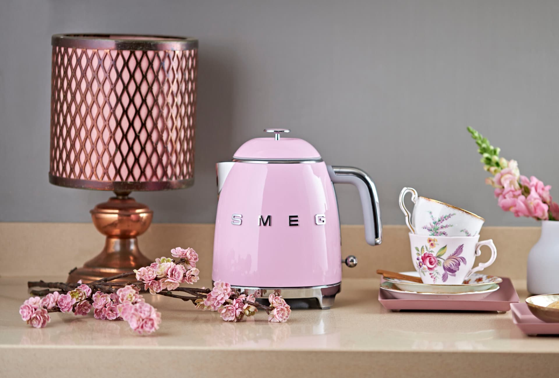 SMEG KLF05PKEU waterkoker roze (afbeelding 2 van 2)