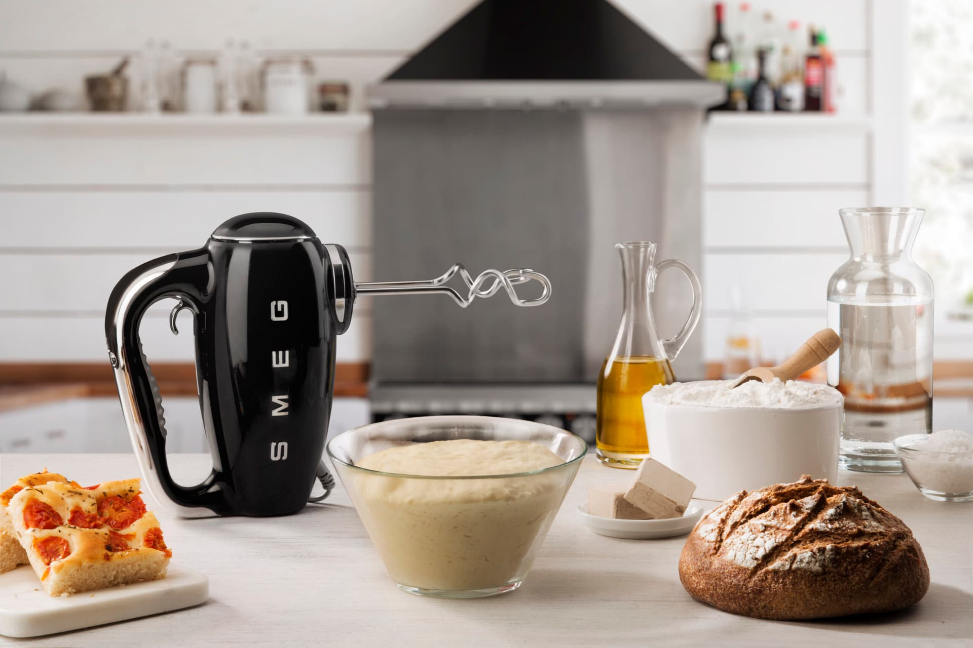 SMEG HMF01BLEU handmixer zwart (afbeelding 2 van 2)