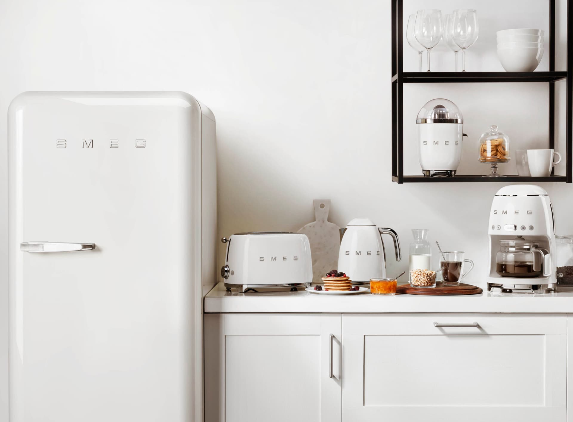 SMEG DCF02WHEU filterkoffiemachine wit (afbeelding 2 van 2)