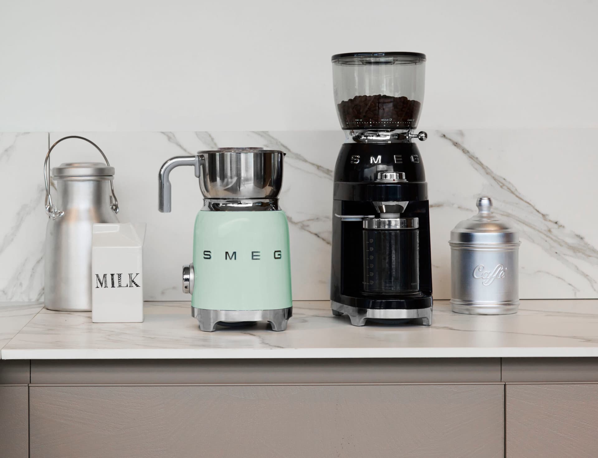 SMEG MFF11PGEU melkopschuimer pastelgroen (afbeelding 2 van 2)