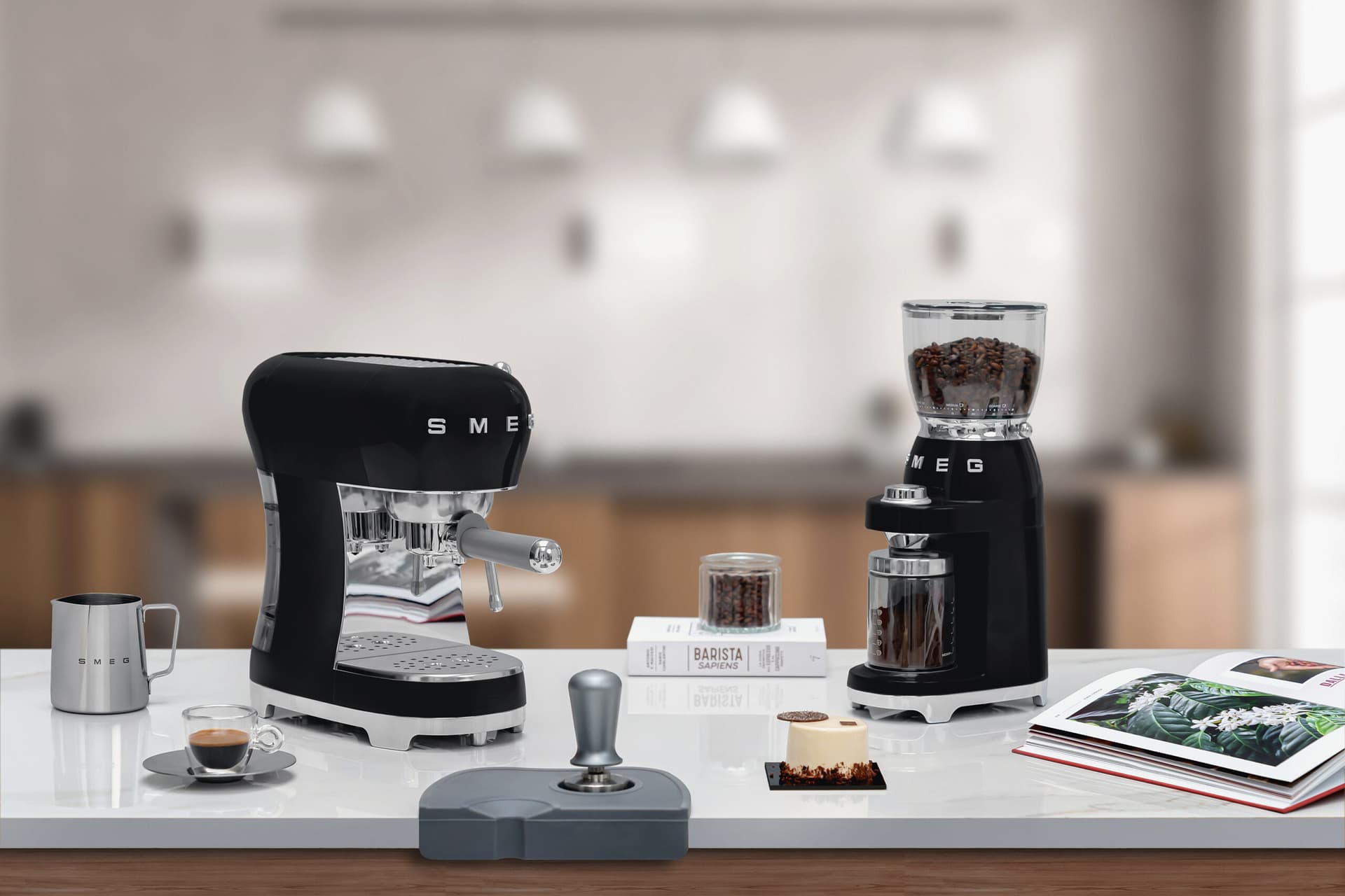 SMEG ECF02WHEU espressomachine wit (afbeelding 3 van 3)