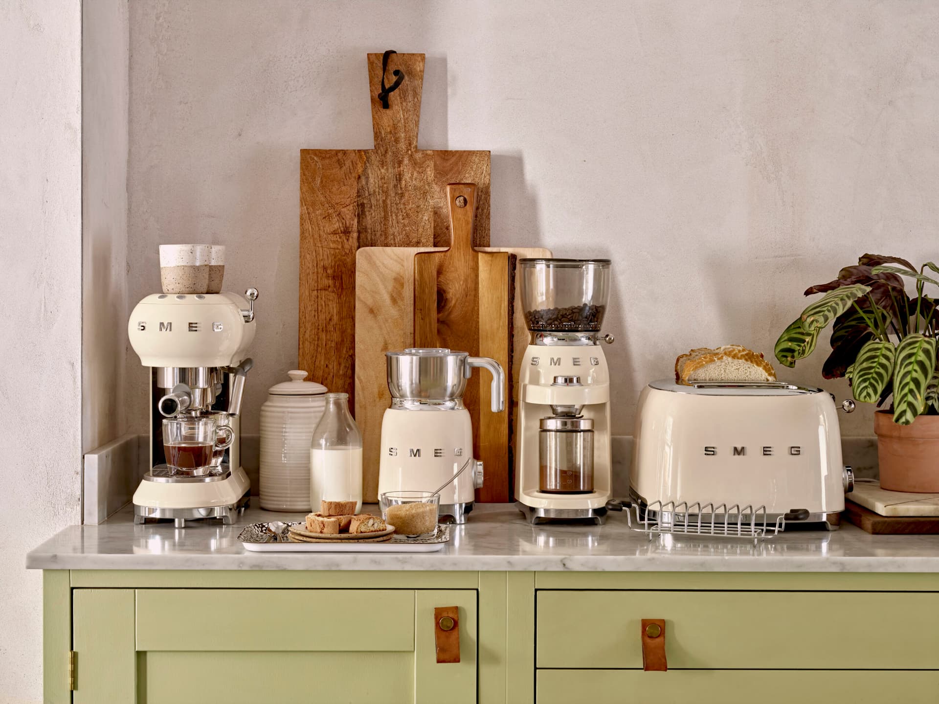 SMEG MFF11CREU melkopschuimer crème (afbeelding 2 van 2)