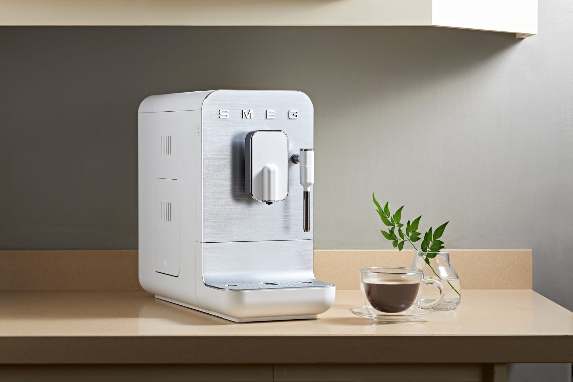 SMEG BCC12WHMEU koffiemachine mat wit (afbeelding 2 van 2)