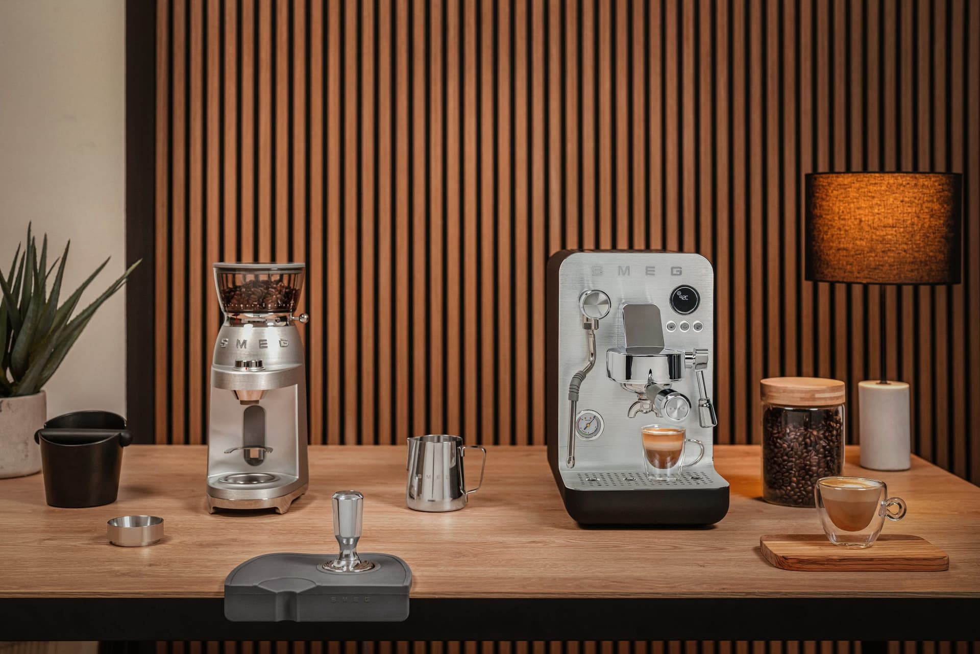 SMEG CGF02SSEU bonenmaler zilver (afbeelding 2 van 2)