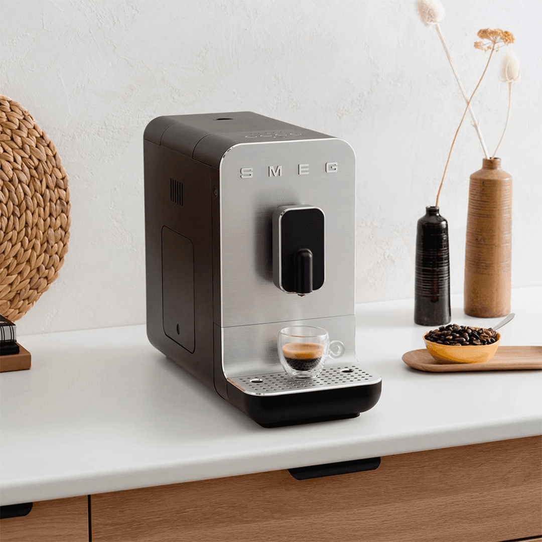 SMEG BCC11BLMEU koffiemachine mat zwart (afbeelding 2 van 2)