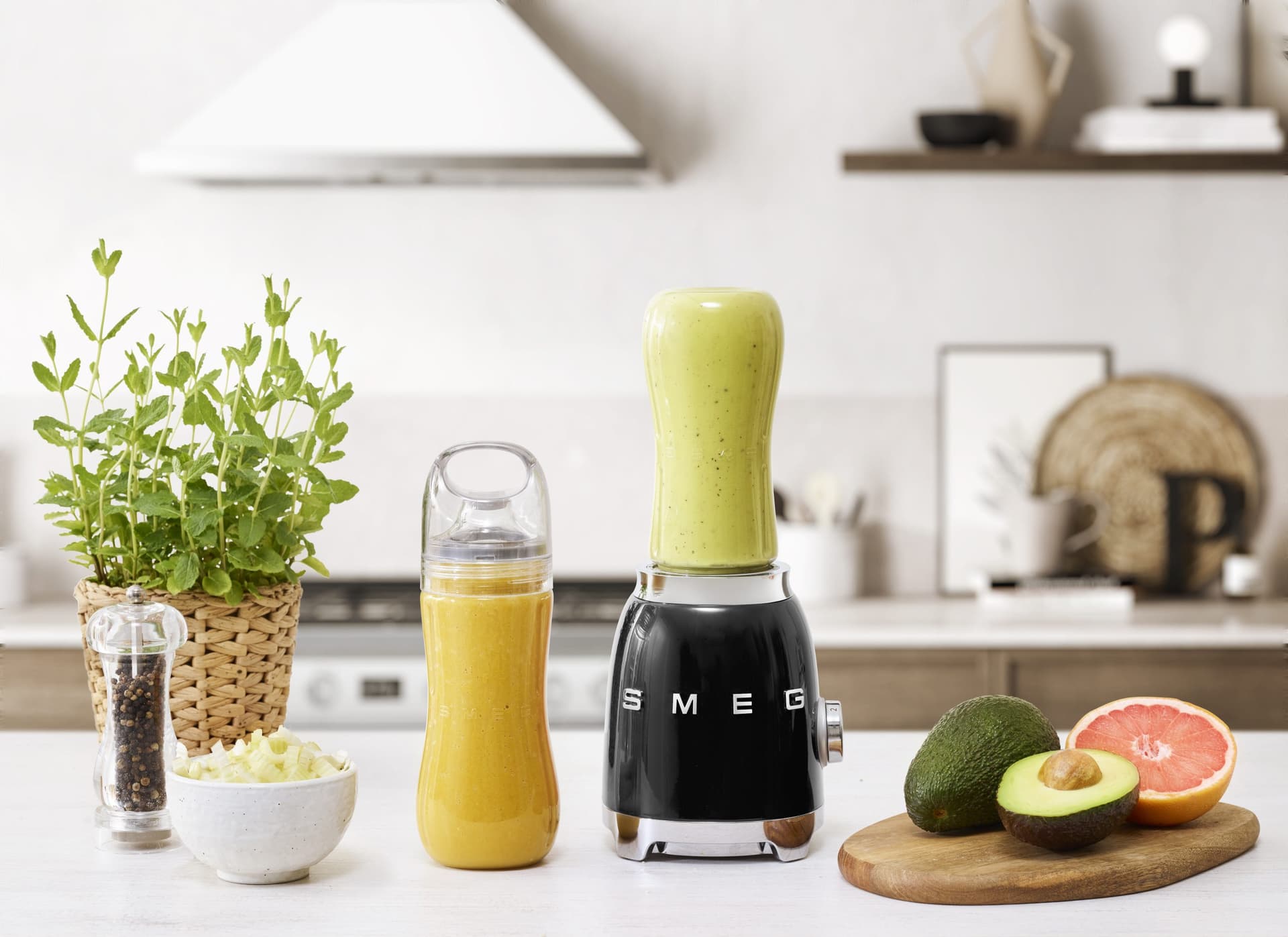 SMEG PBF01BLEU blender zwart (afbeelding 2 van 2)