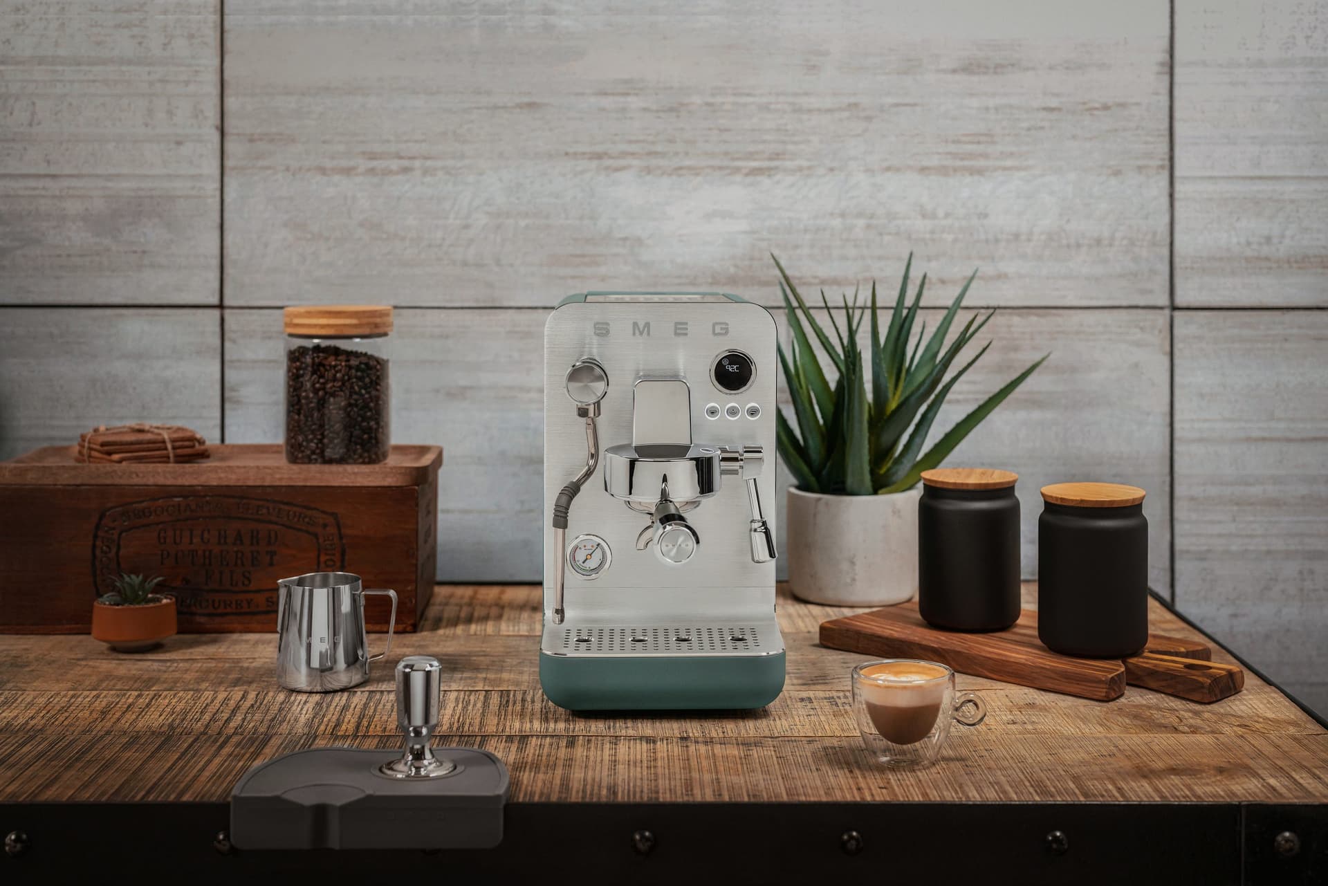 SMEG EMC02EGMEU Handmatige espressomachine Emerald Green (afbeelding 2 van 2)