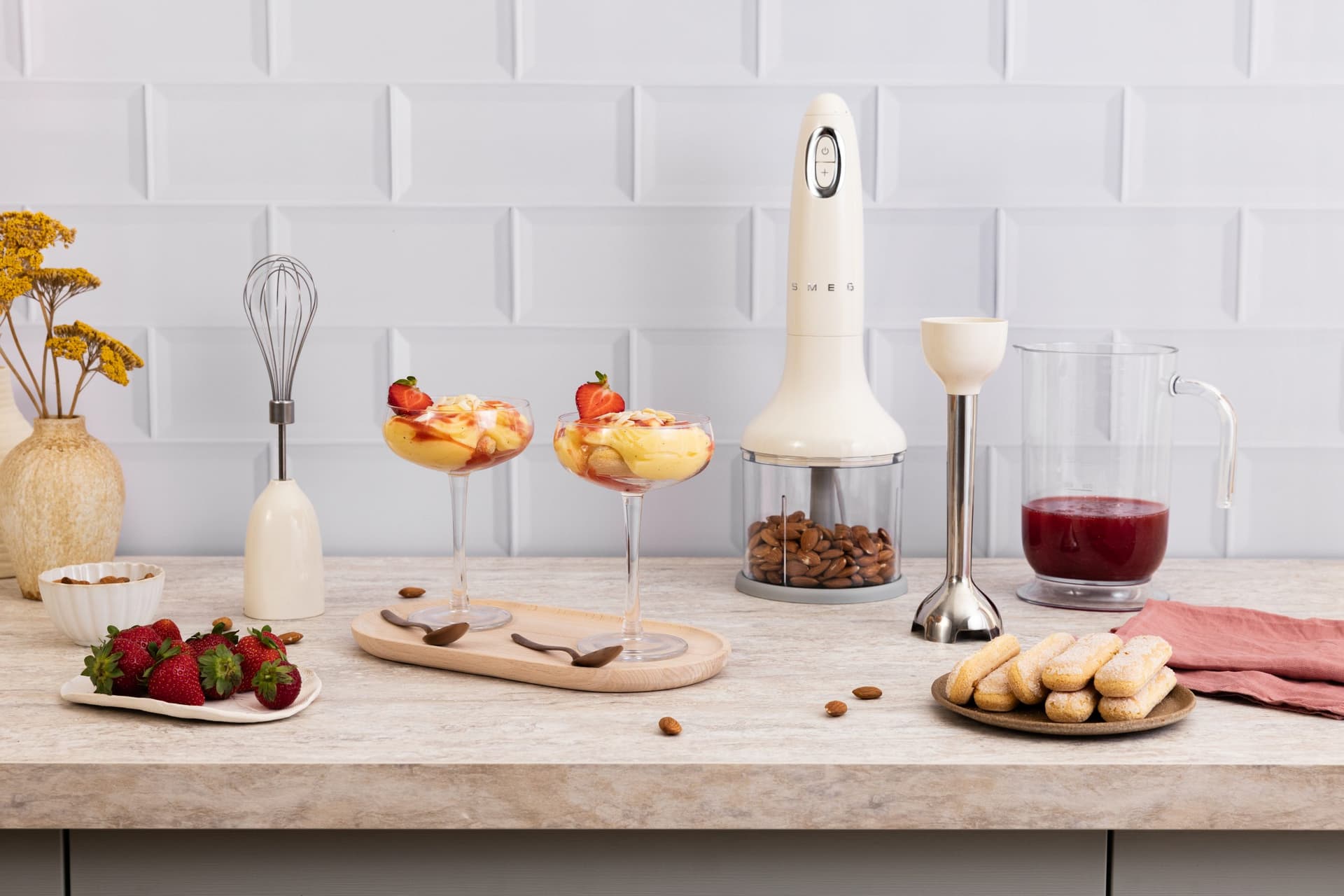 SMEG HBF03CREU Staafmixer met accessoires, Creme (afbeelding 2 van 2)