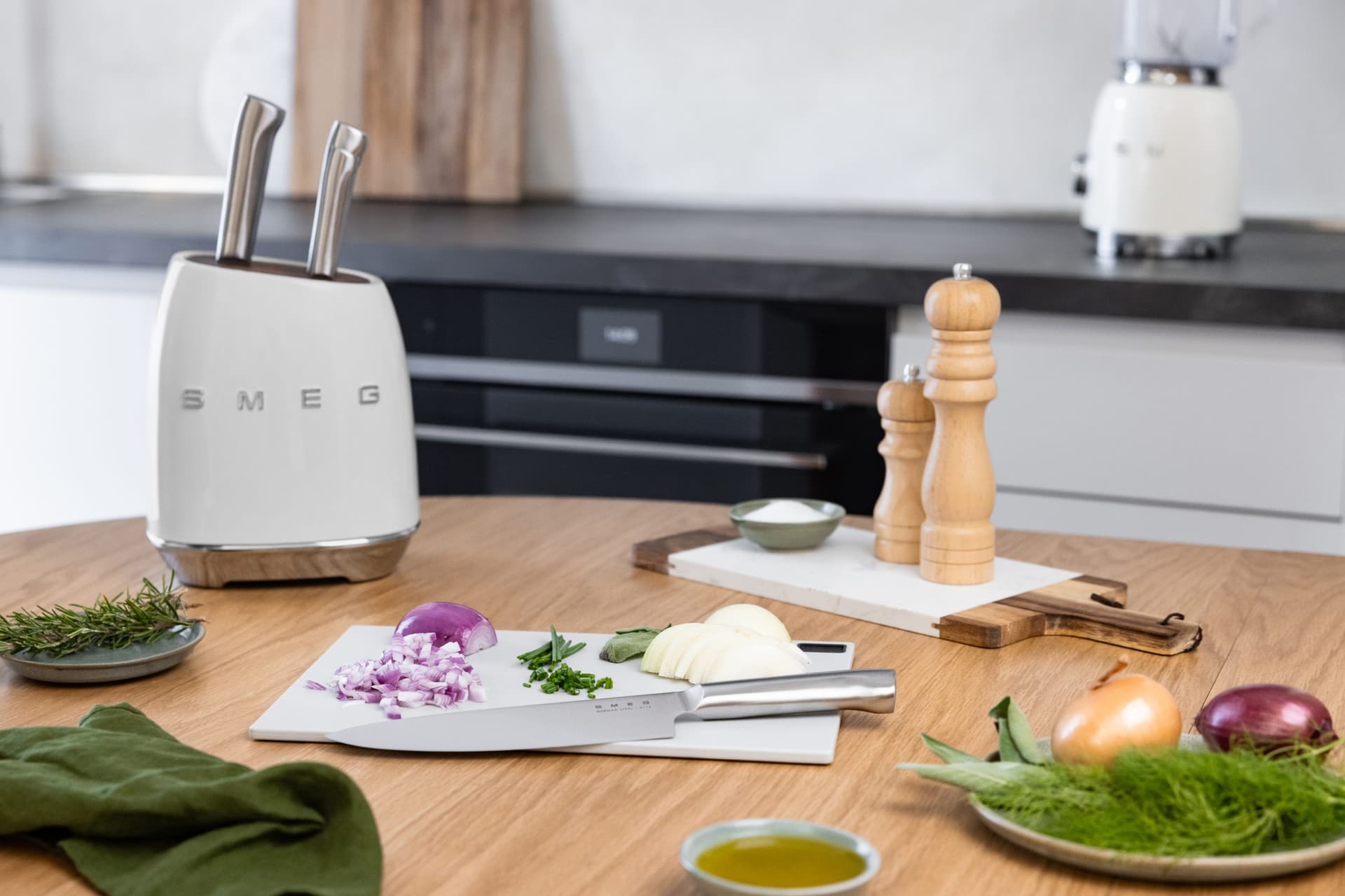 SMEG KBSF02WH 6-delig messenblok wit (afbeelding 2 van 3)
