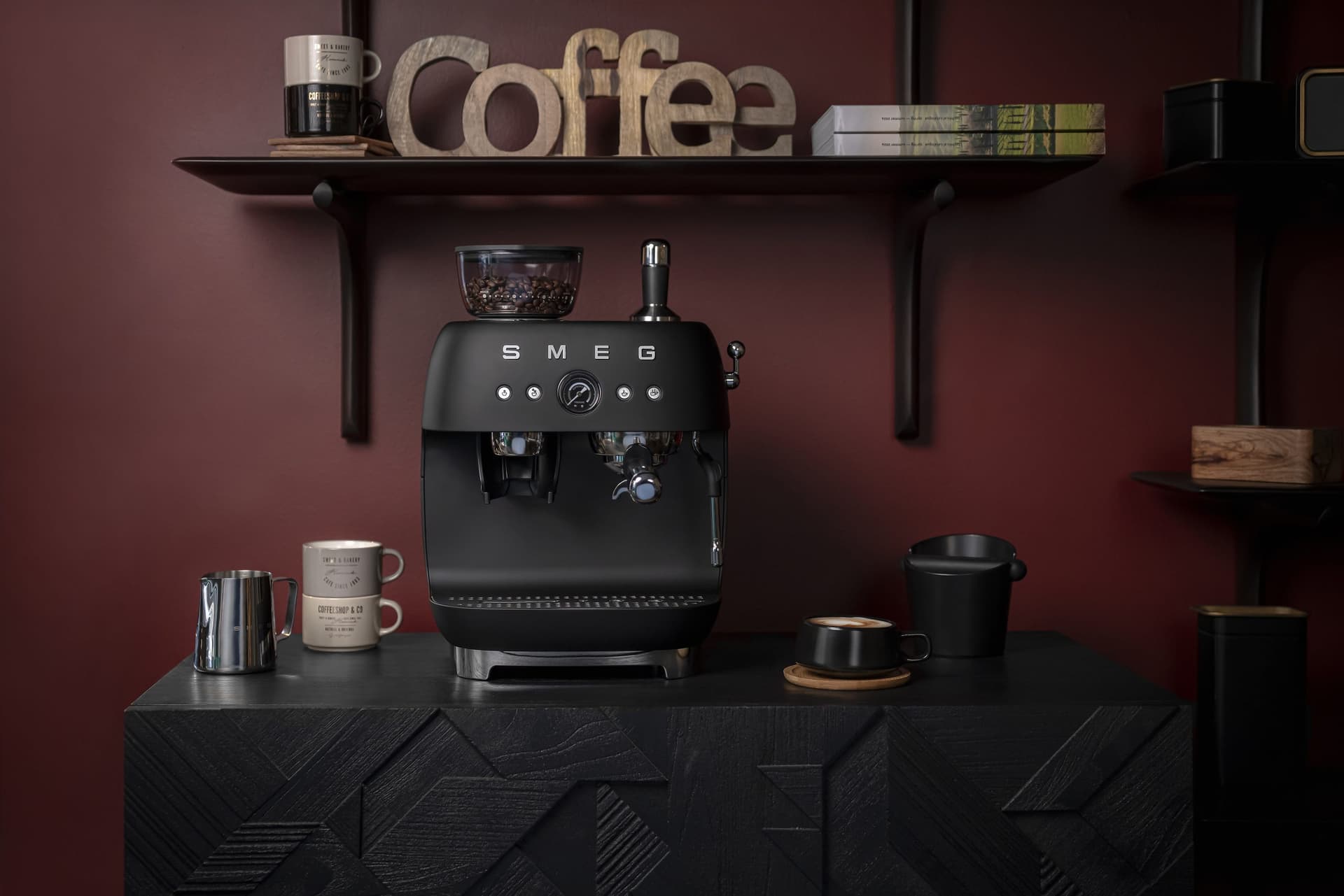 SMEG EGF03BLMEU espressomachine matzwart, Mat zwart (afbeelding 3 van 3)