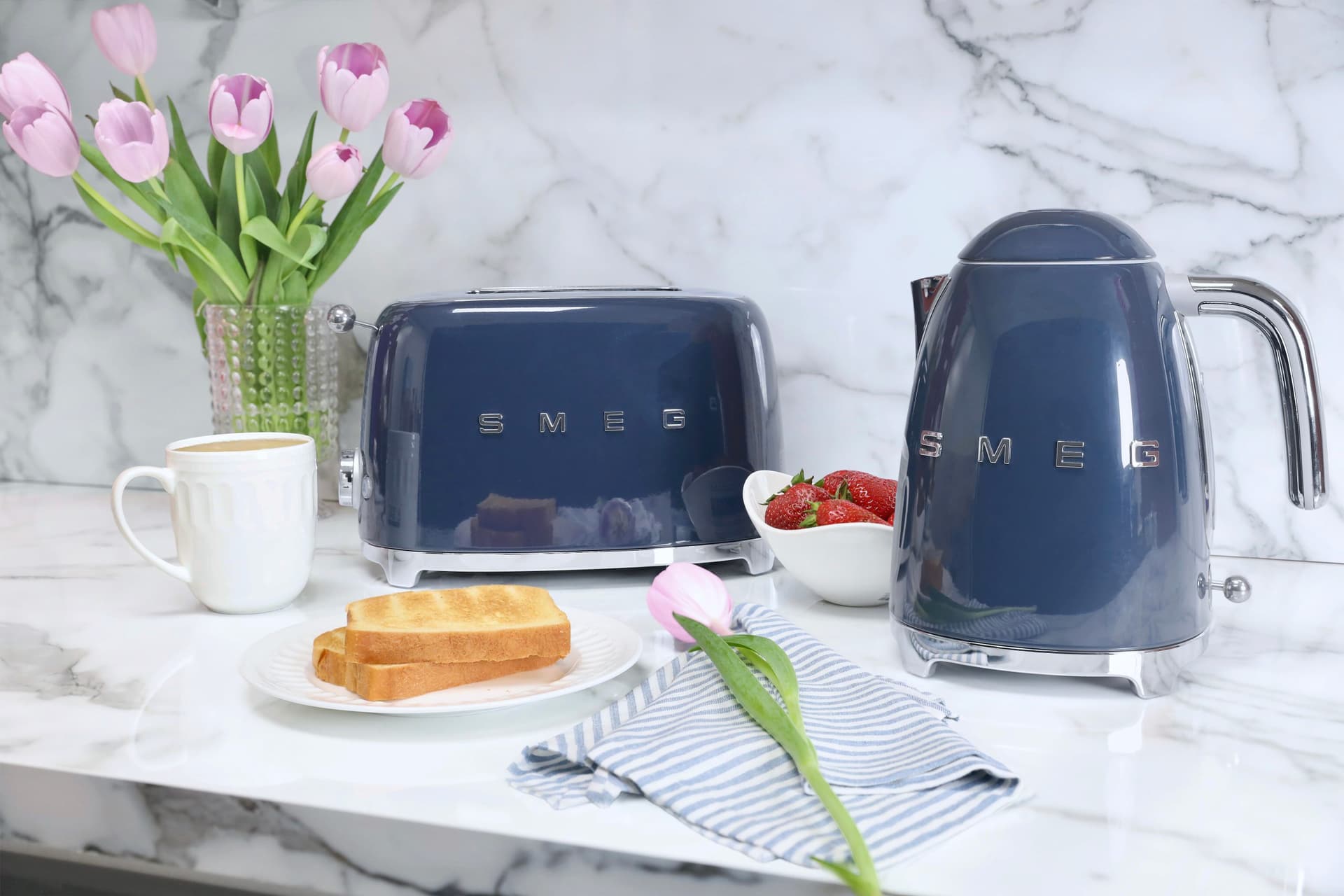 SMEG KLF03NBEU waterkoker Navy Blue (afbeelding 2 van 3)