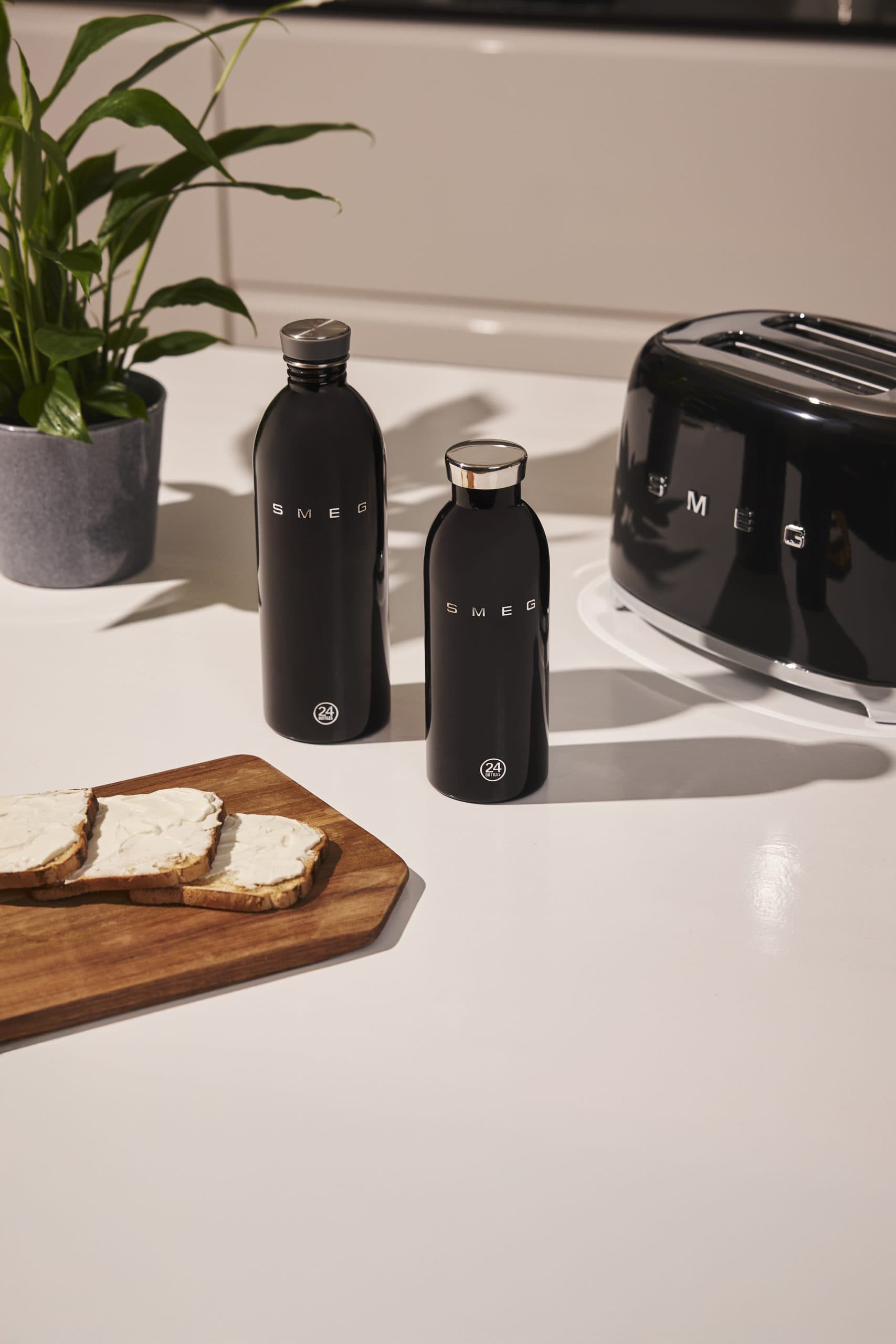 SMEG WBF01BL thermosfles zwart 0.5L (afbeelding 2 van 3)