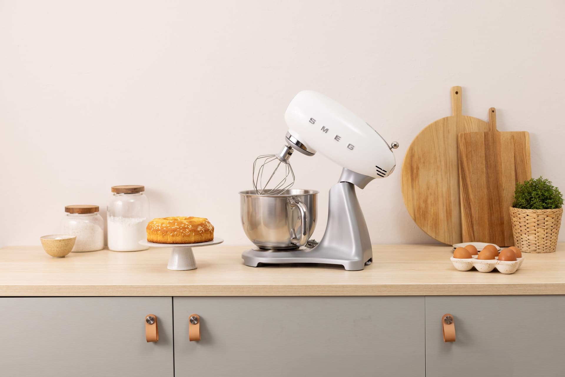 SMEG SMF04WHEU keukenmachine wit (afbeelding 3 van 3)